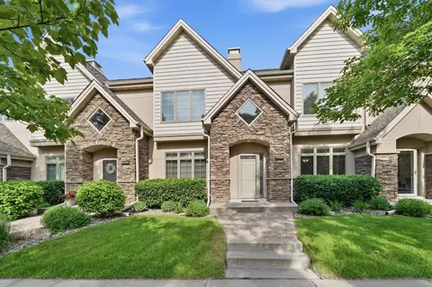 635 Willoughby Way W, Hopkins, MN 55305