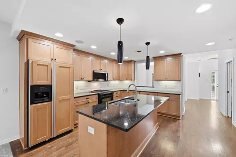 635 Willoughby Way W, Minnetonka, MN 55305