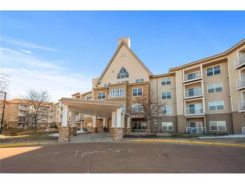 5650 Boone Ave N #120, New Hope, MN 55428