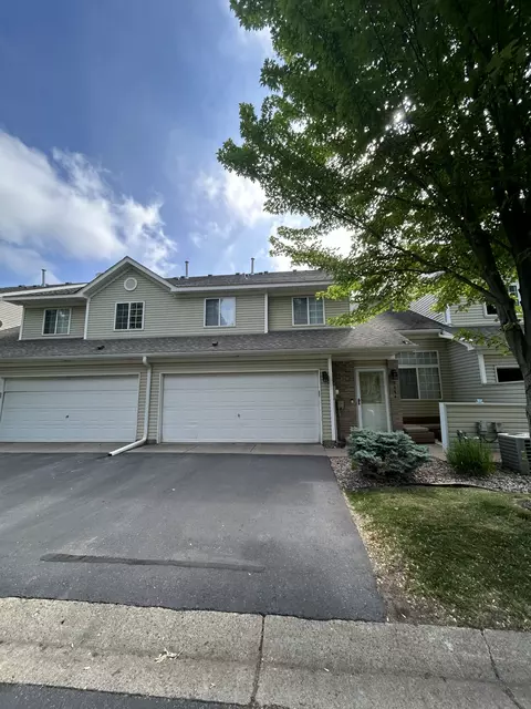 8854 Spring Ln, Woodbury, MN 55125