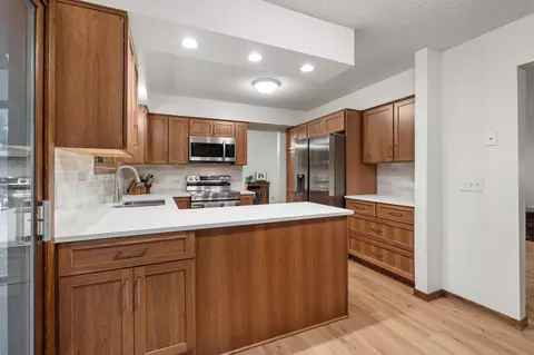 Kitchen - 4382 Metcalf Dr, Eagan, MN 55122 photo 4 of 6