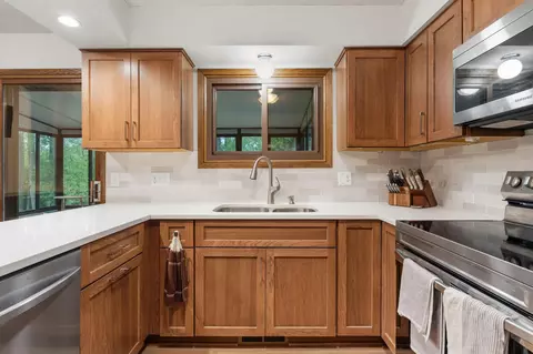 Kitchen - 4382 Metcalf Dr, Eagan, MN 55122 photo 2 of 6