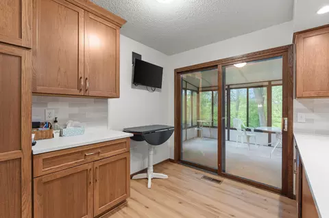 Kitchen - 4382 Metcalf Dr, Eagan, MN 55122 photo 5 of 6