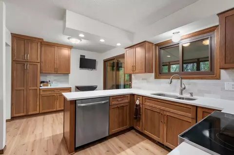 Kitchen - 4382 Metcalf Dr, Eagan, MN 55122 photo 1 of 6
