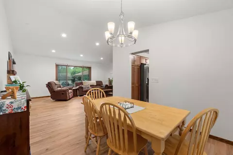 Dining - 4382 Metcalf Dr, Eagan, MN 55122 photo 2 of 2