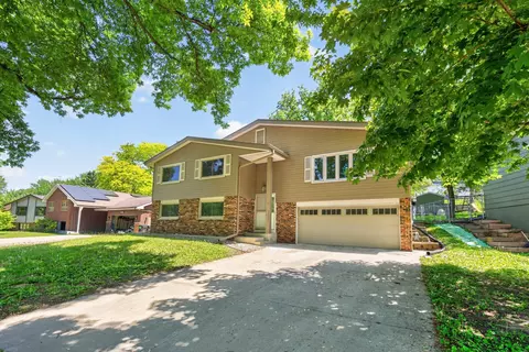 3002 9th Ave NW, Rochester, MN 55901