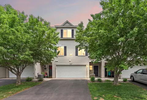 3674 Abercrombie Ln, Stillwater, MN 55082