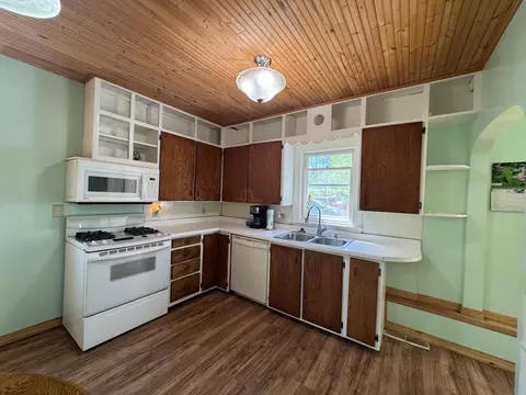 Kitchen - 3939 Maple St, Kettle River, MN 55757 photo 2 of 3