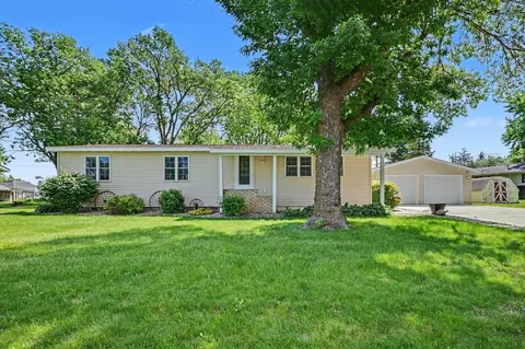 321 N State Ave, Le Center, MN 56057