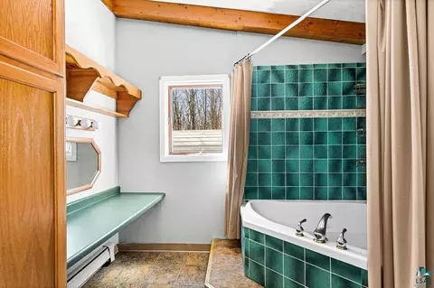Bath - 4942 Radar Rd, Hermantown, MN 55811 photo 4 of 4