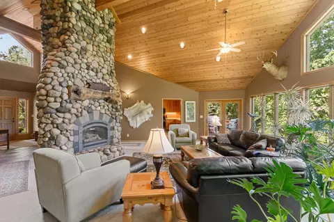 7135 Camp 3 Rd NE, Columbus, MN 55025