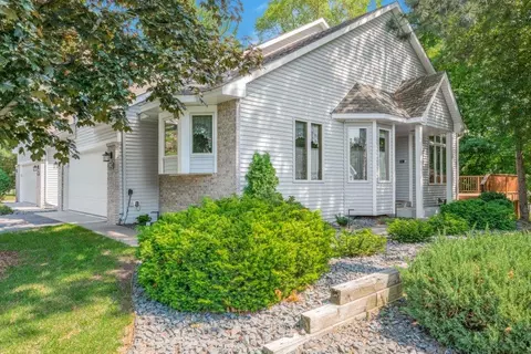2602 Rivers Bluff Ln, Anoka, MN 55303