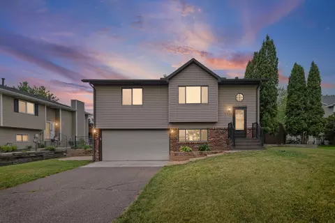 1346 Cope Ave E, Maplewood, MN 55109