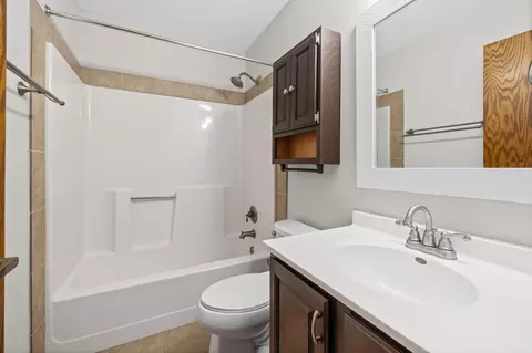 Bath - 1346 Cope Ave E, Maplewood, MN 55109 photo 1 of 2