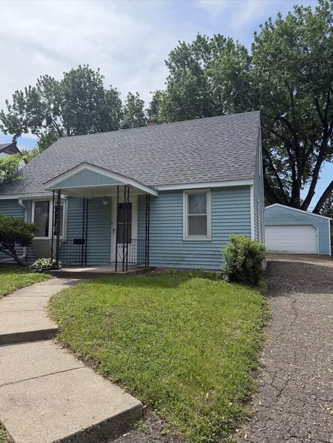 1232 Skillman Ave W, Roseville, MN 55113