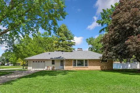6 Mission Ln, Bloomington, MN 55420