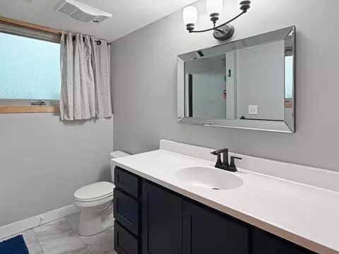 Bath - 503 Washington Ave, Marshall, MN 56258 photo 2 of 3
