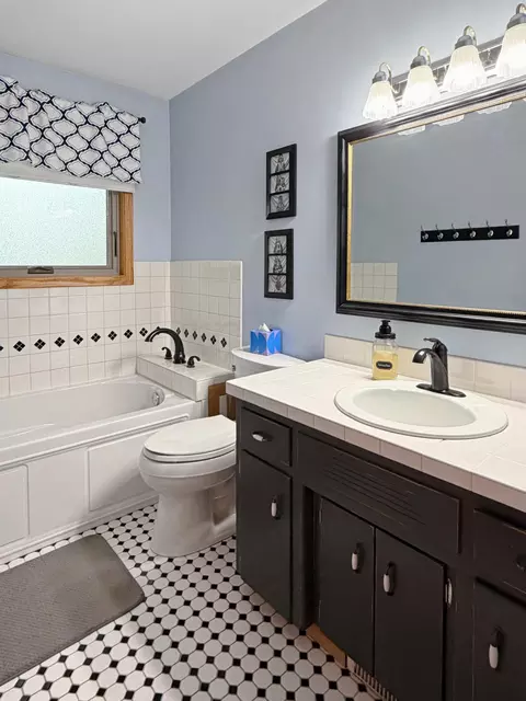 Bath - 503 Washington Ave, Marshall, MN 56258 photo 1 of 3