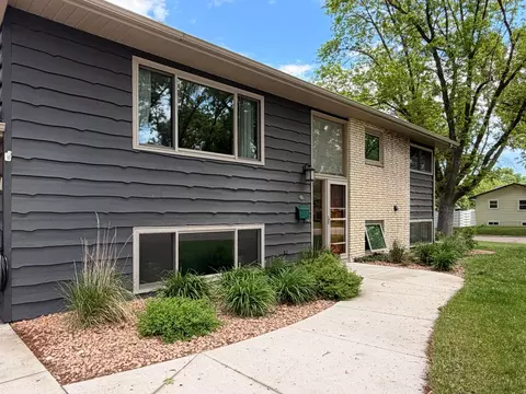 Exterior - 503 Washington Ave, Marshall, MN 56258 photo 2 of 10