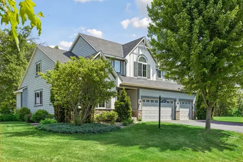 6 Cunningham Rd, North Oaks, MN 55127