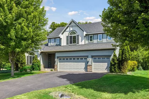 6 Cunningham Rd, North Oaks, MN 55127