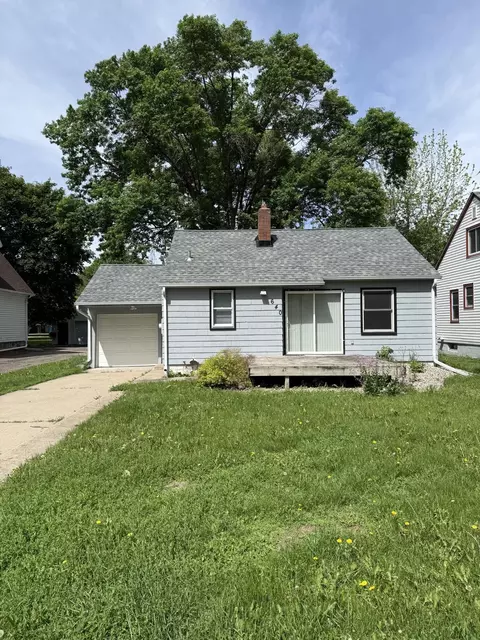 640 Mowbray St, Stewart, MN 55385