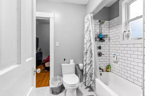 Bath - 1122 E 5th St, Duluth, MN 55805 photo 3 of 6