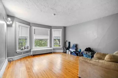 Living - 1122 E 5th St, Duluth, MN 55805 photo 4 of 7