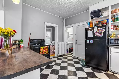 Kitchen - 1122 E 5th St, Duluth, MN 55805 photo 3 of 4