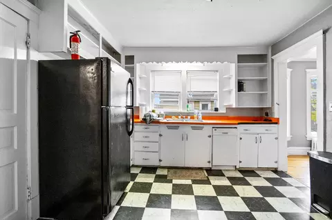 Kitchen - 1122 E 5th St, Duluth, MN 55805 photo 4 of 4