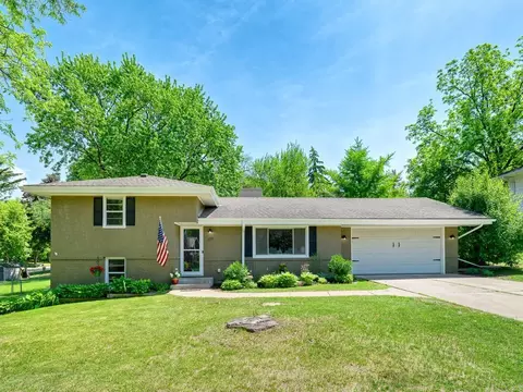 779 Redwood Ln, New Brighton, MN 55112