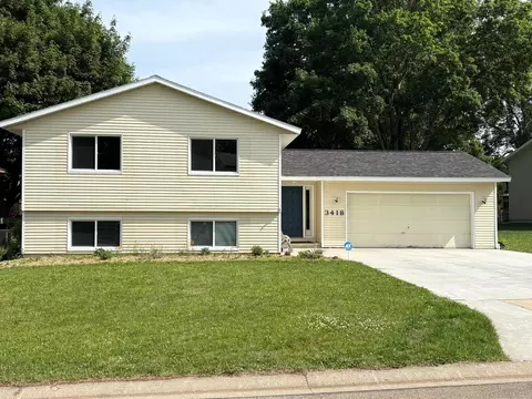 3418 Chalet View Ln NW, Rochester, MN 55901