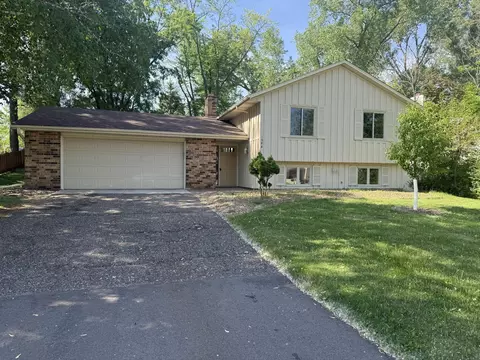 1088 Whitney Dr, Apple Valley, MN 55124