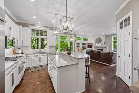 18000 Turtle Pt, Eden Prairie, MN 55347