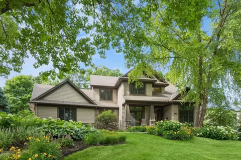 18000 Turtle Pt, Eden Prairie, MN 55347