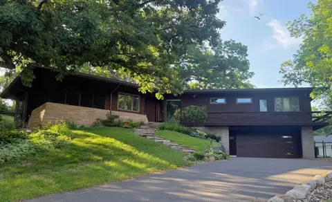 516 Turnpike Rd, Golden Valley, MN 55416