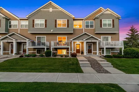 9590 Jefferson Dr #3, Chanhassen, MN 55317