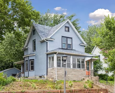 1037 Kent St, Saint Paul, MN 55117