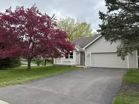 3996 Woodview Dr, Vadnais Heights, MN 55127