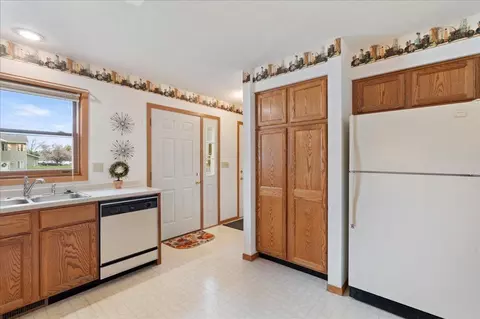 Kitchen - 2401 Hillcrest Dr, Brainerd, MN 56401 photo 4 of 4