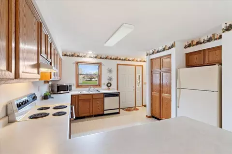 Kitchen - 2401 Hillcrest Dr, Brainerd, MN 56401 photo 2 of 4