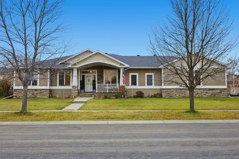 3847 43rd Ave S, Moorhead, MN 56560