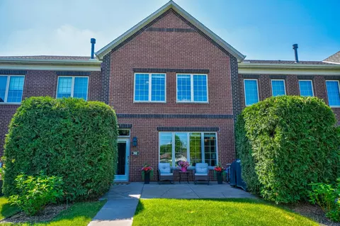 395 Valley Cmns, Hudson, WI 54016
