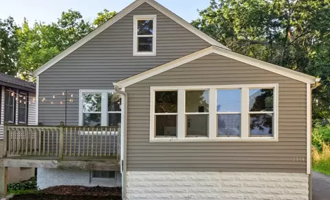 1844 E Shore Dr, Maplewood, MN 55109