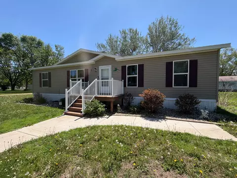 751 Dewey St, Walnut Grove, MN 56180