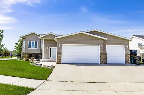933 Westport Pkwy, West Fargo, ND 58078