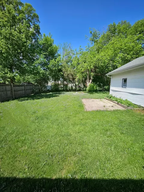 Exterior - 809 Park Ave, Morris, MN 56267 photo 3 of 3