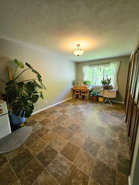Dining - 809 Park Ave, Morris, MN 56267 photo 1 of 2