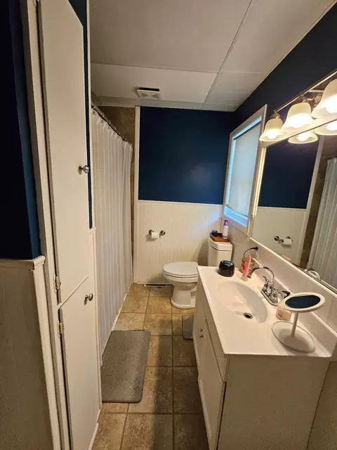 Bath - 809 Park Ave, Morris, MN 56267 photo 1 of 3