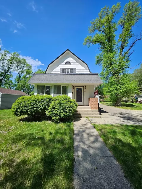 Exterior - 809 Park Ave, Morris, MN 56267 photo 2 of 3